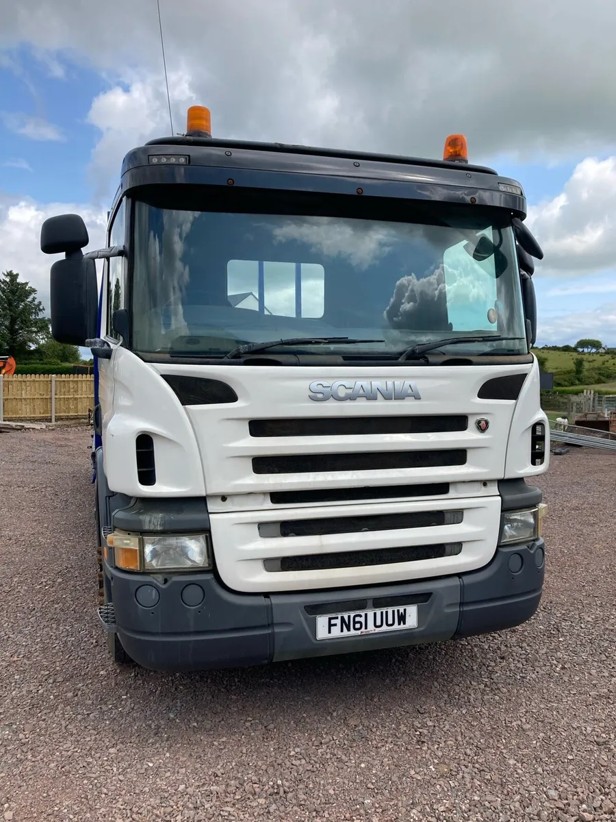 2011 scania 8x2 beavertail plant lorry - Image 2