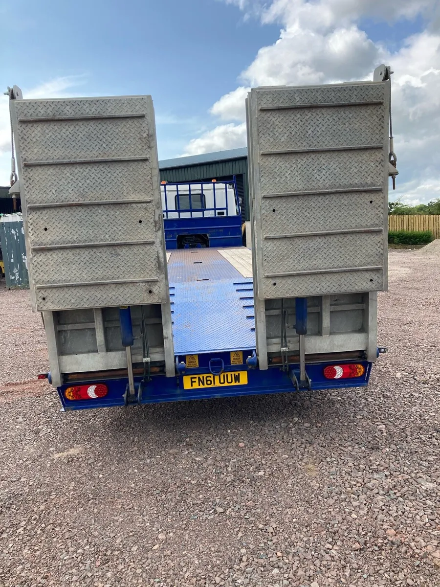2011 scania 8x2 beavertail plant lorry - Image 4