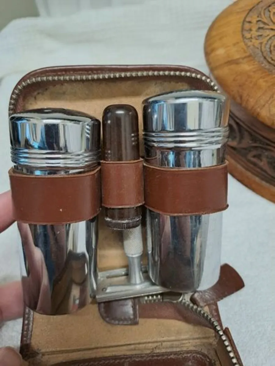 Vintage travel shaving kit - Image 3