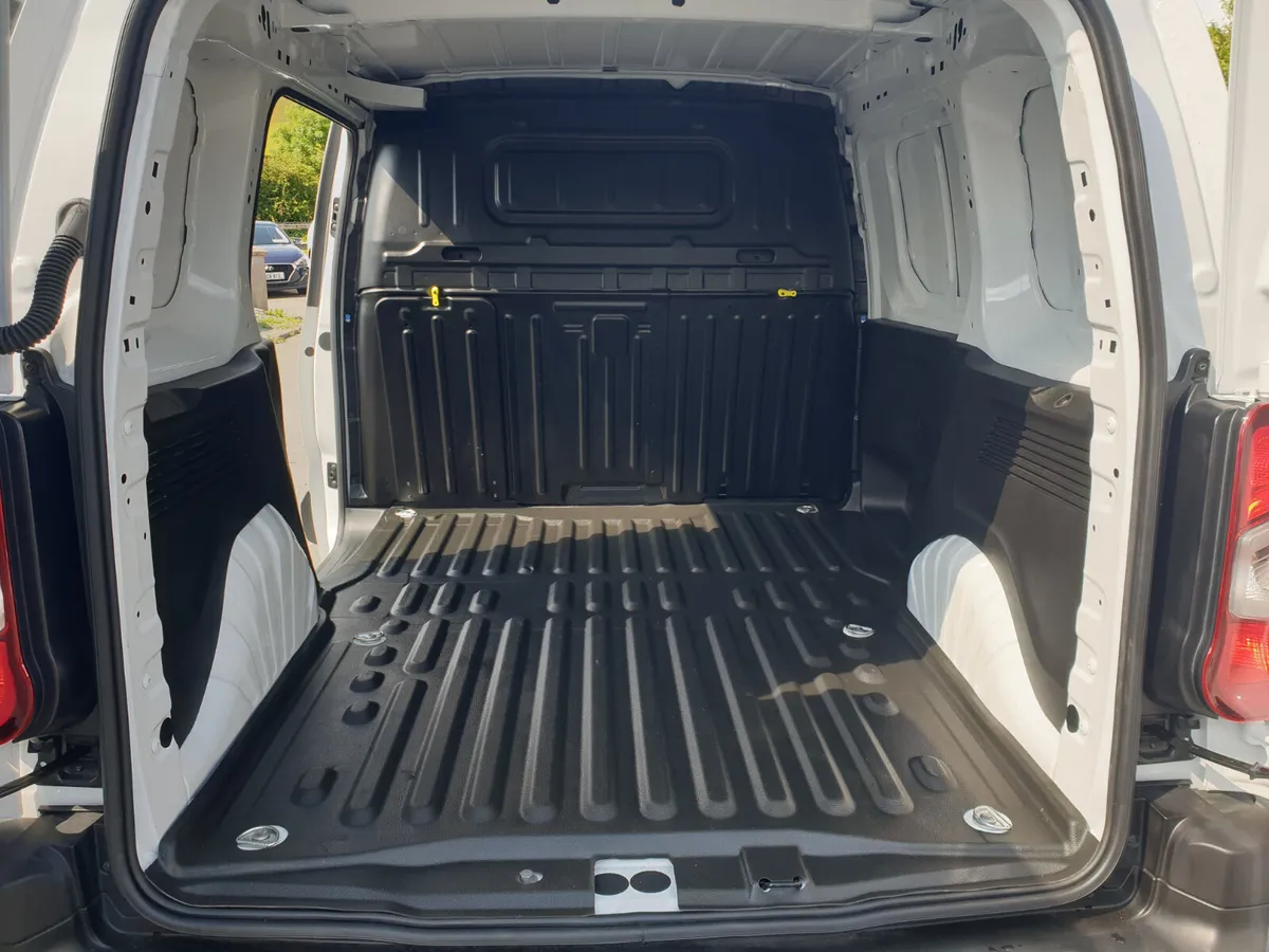 Citroen Berlingo 2024 Mwb 3 seater - Image 2