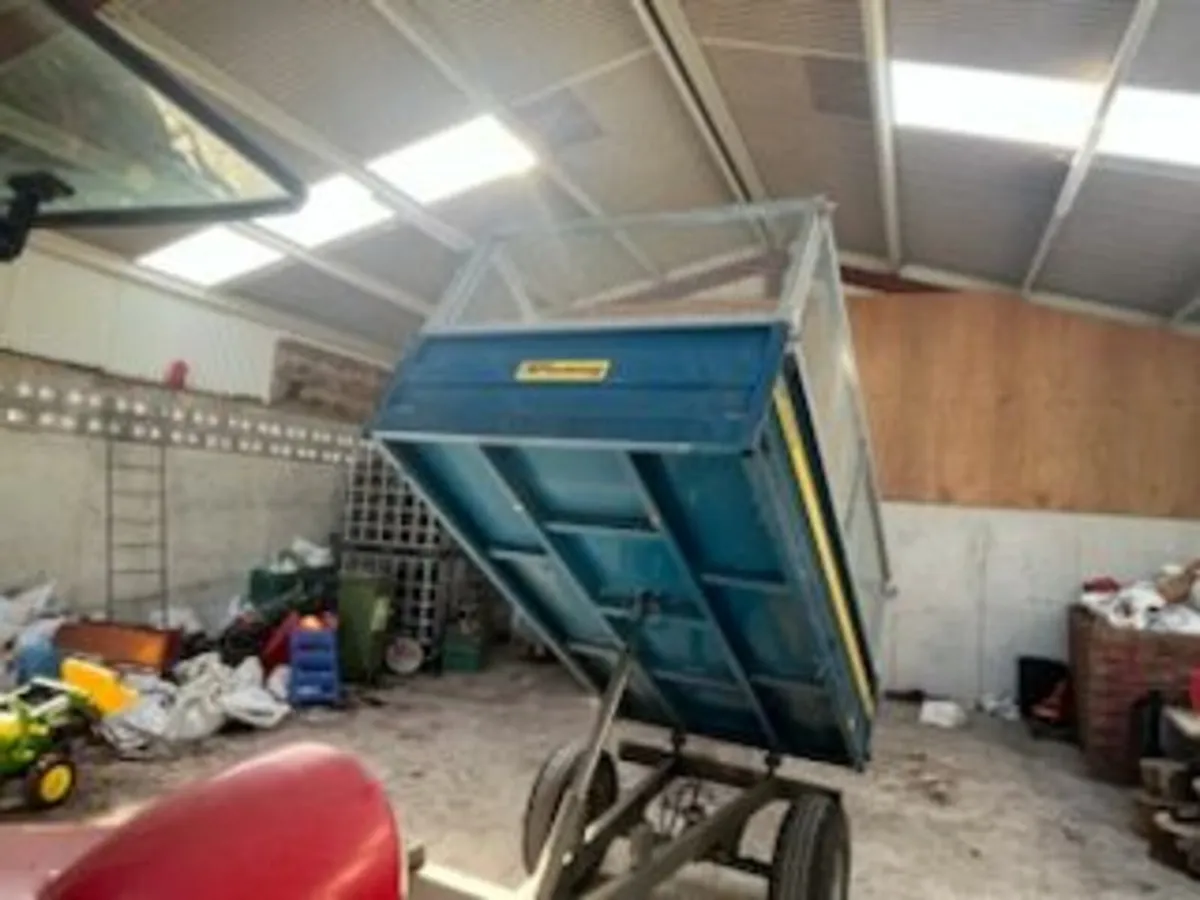 Trailer - Image 1