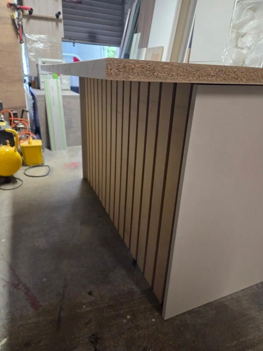 Kitchen Island (new) - Image 4
