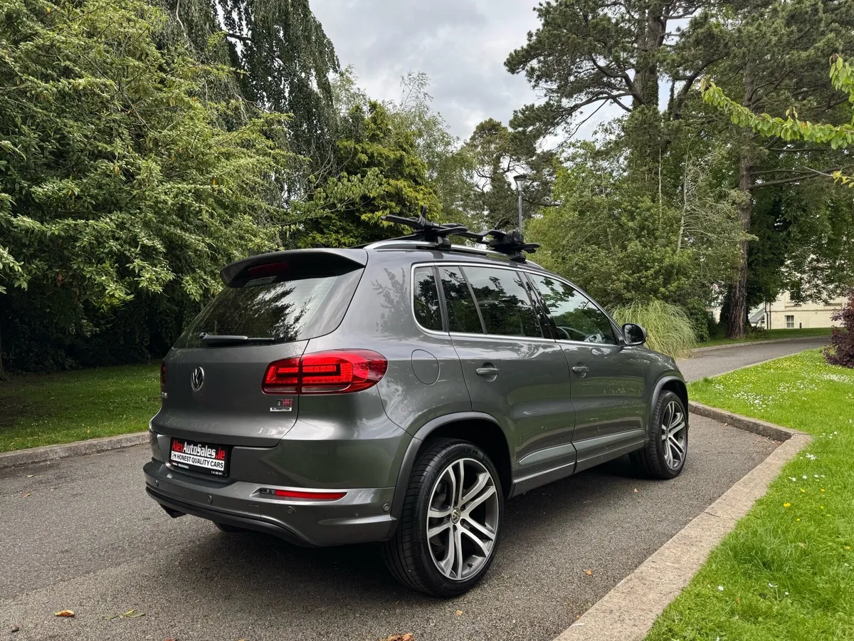 Volkswagen Tiguan R-Line Highline AUTO High Spec - Image 3