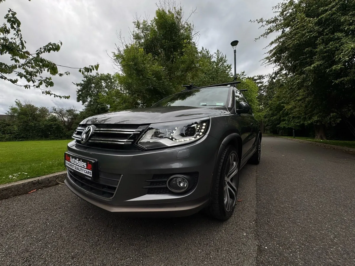 Volkswagen Tiguan R-Line Highline AUTO High Spec - Image 4