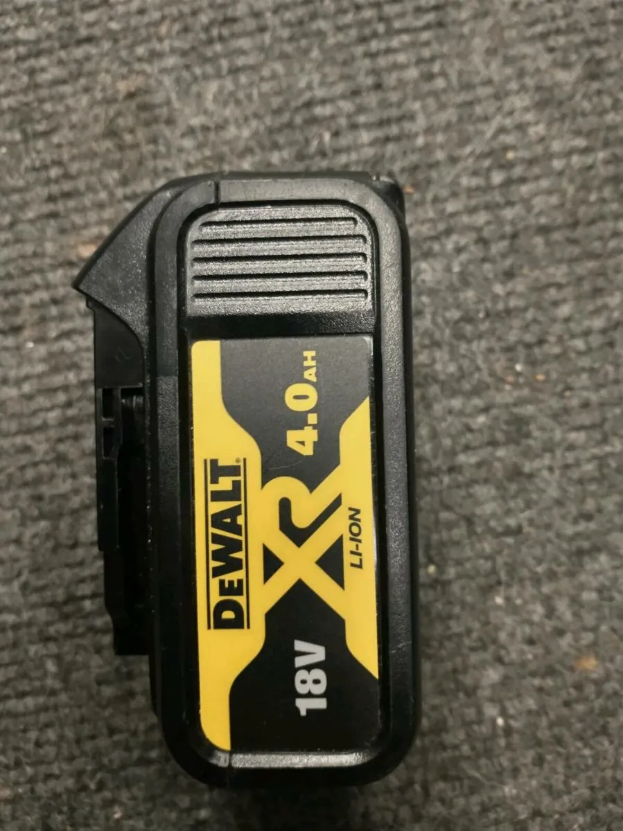 DeWalt battery 18v 4Ah - Image 1