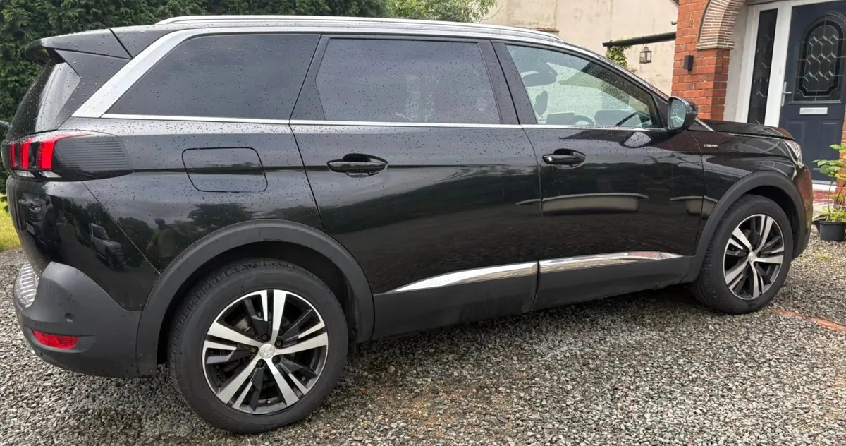 182 Peugeot 5008 1.5 DIESEL - GT Line - AUTO 7 Sea - Image 2