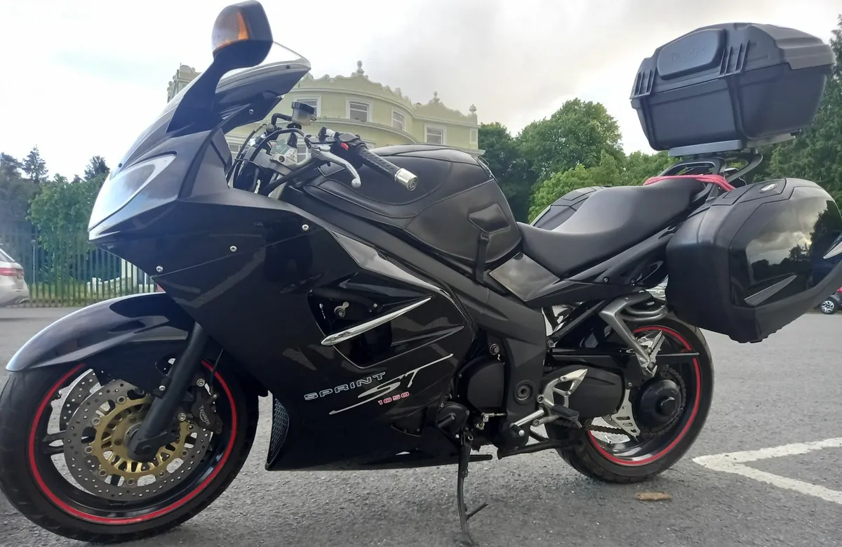Triumph sprint st 1050 2009 - Image 3