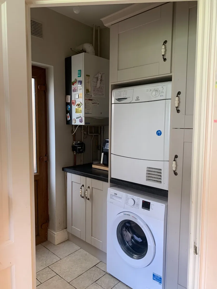 Kitchen / Utility / Island - Image 2