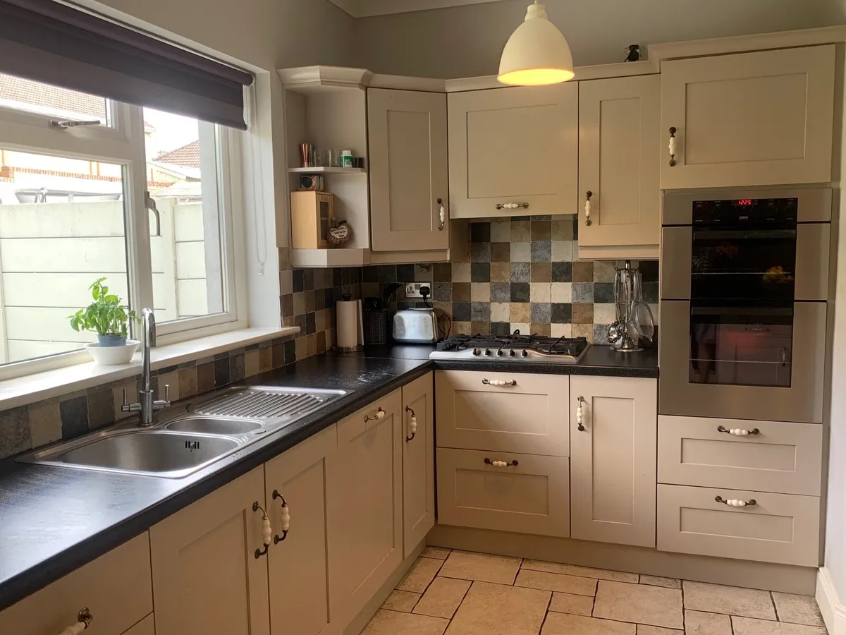 Kitchen / Utility / Island - Image 4