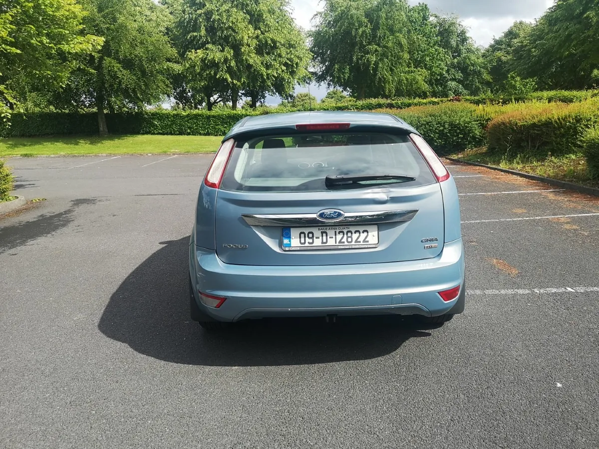 Ford Focus 2009 - Image 2