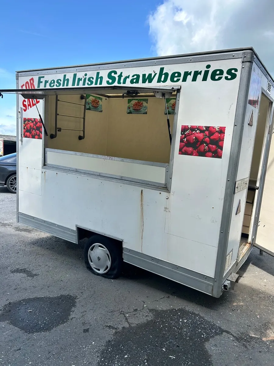 Trailer - Image 1
