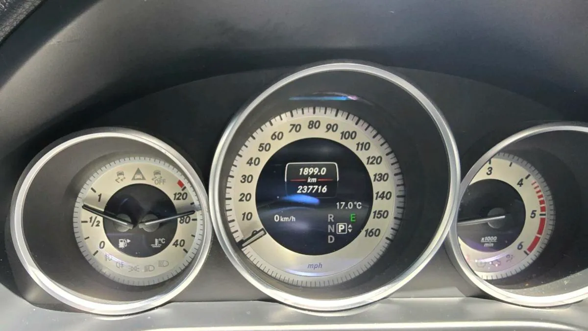 Mercedes E220 CDI - Image 2