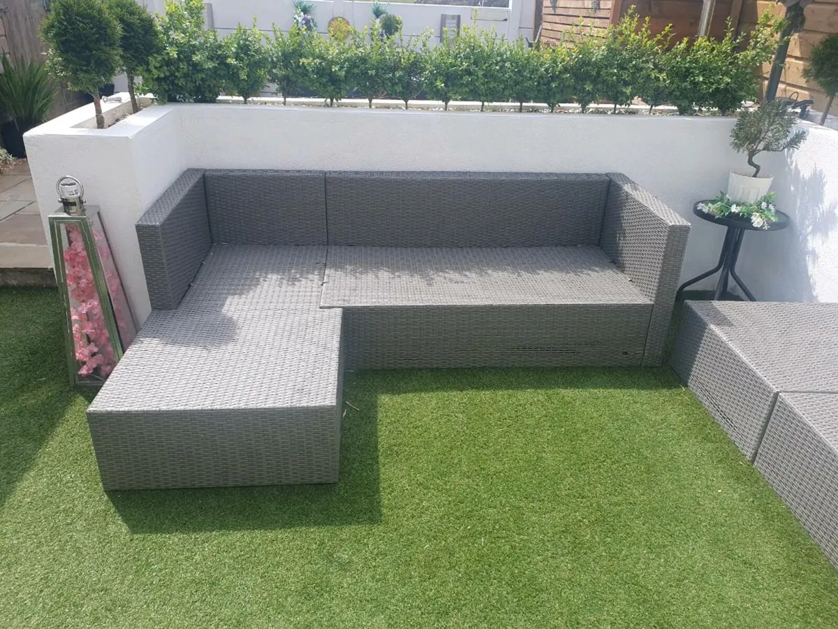 Garden furniture - Image 1