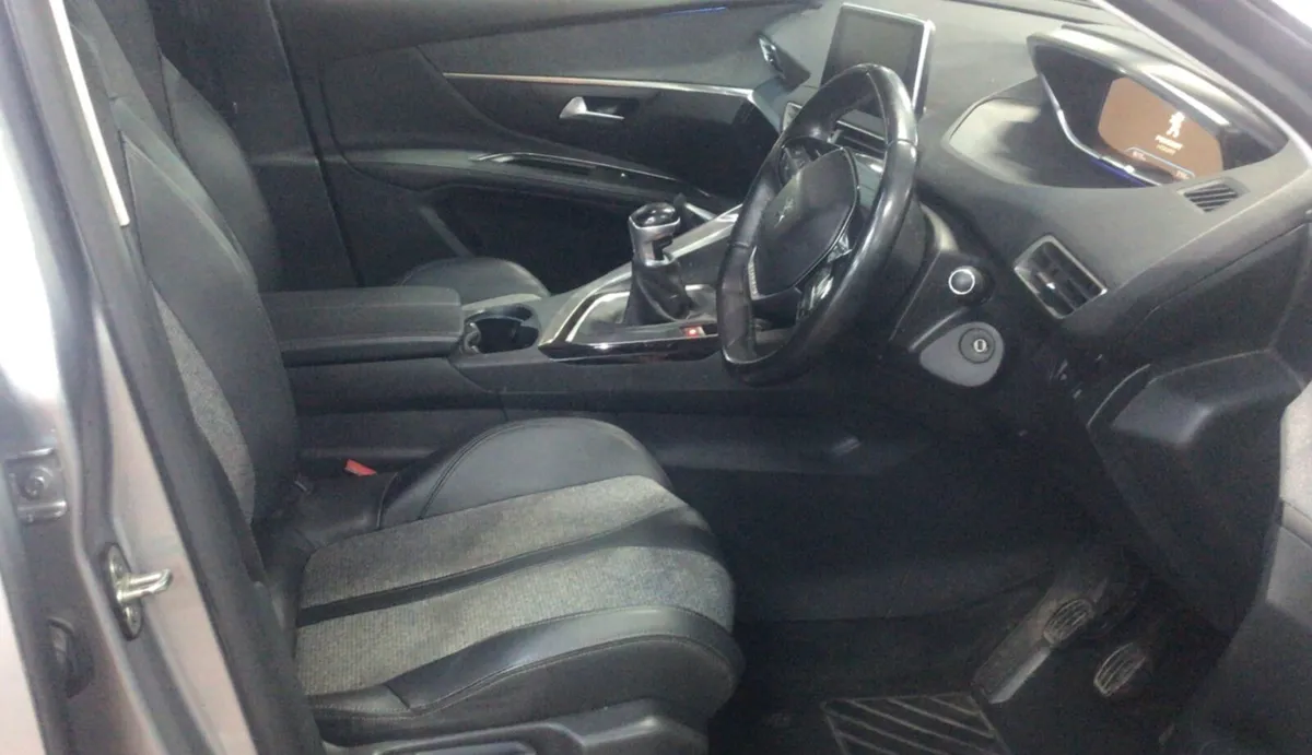 2019 Peugeot 5008 1.5 Diesel ALLURE - 7 Seater - Image 2