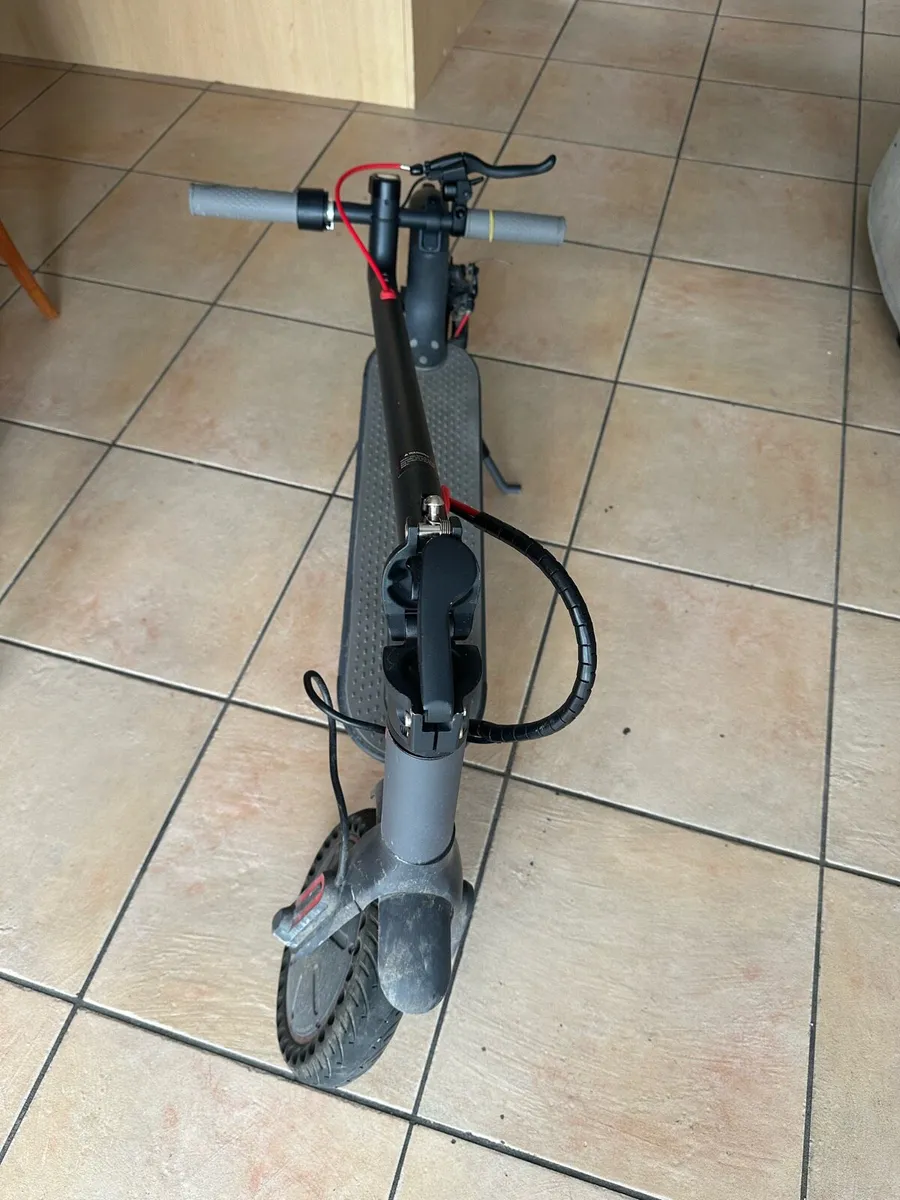 Electric scooter - Image 2