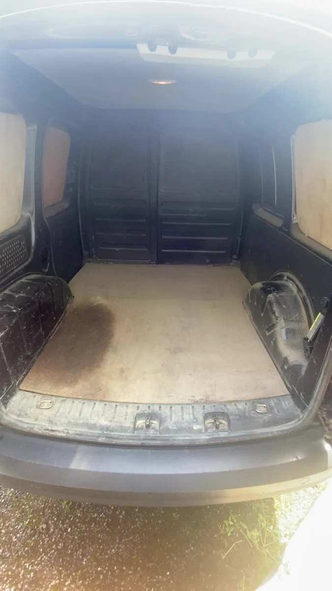 VW Caddy - Image 4