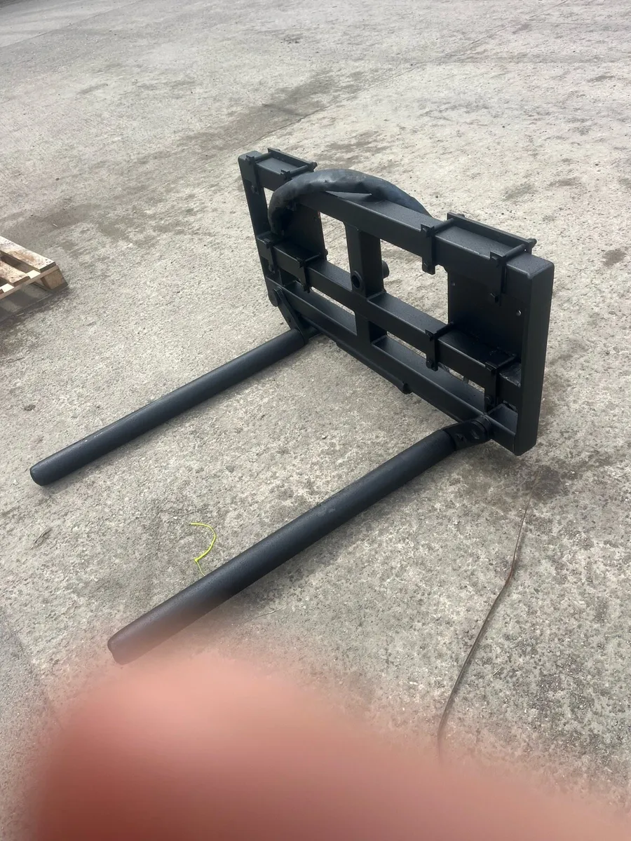 TWOSE ROUND BALE STACKER - Image 3