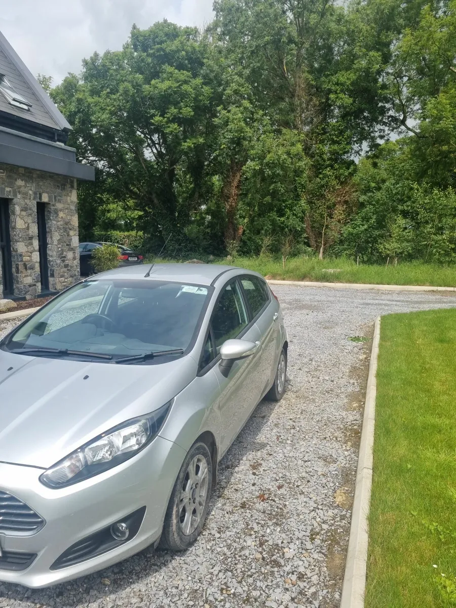 Ford Fiesta 2015 - Image 2