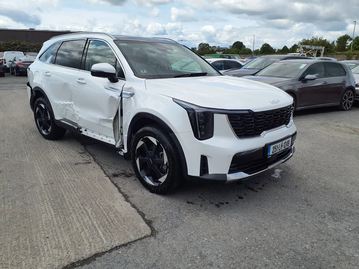 2025 Kia Sorento hybrid - Image 3