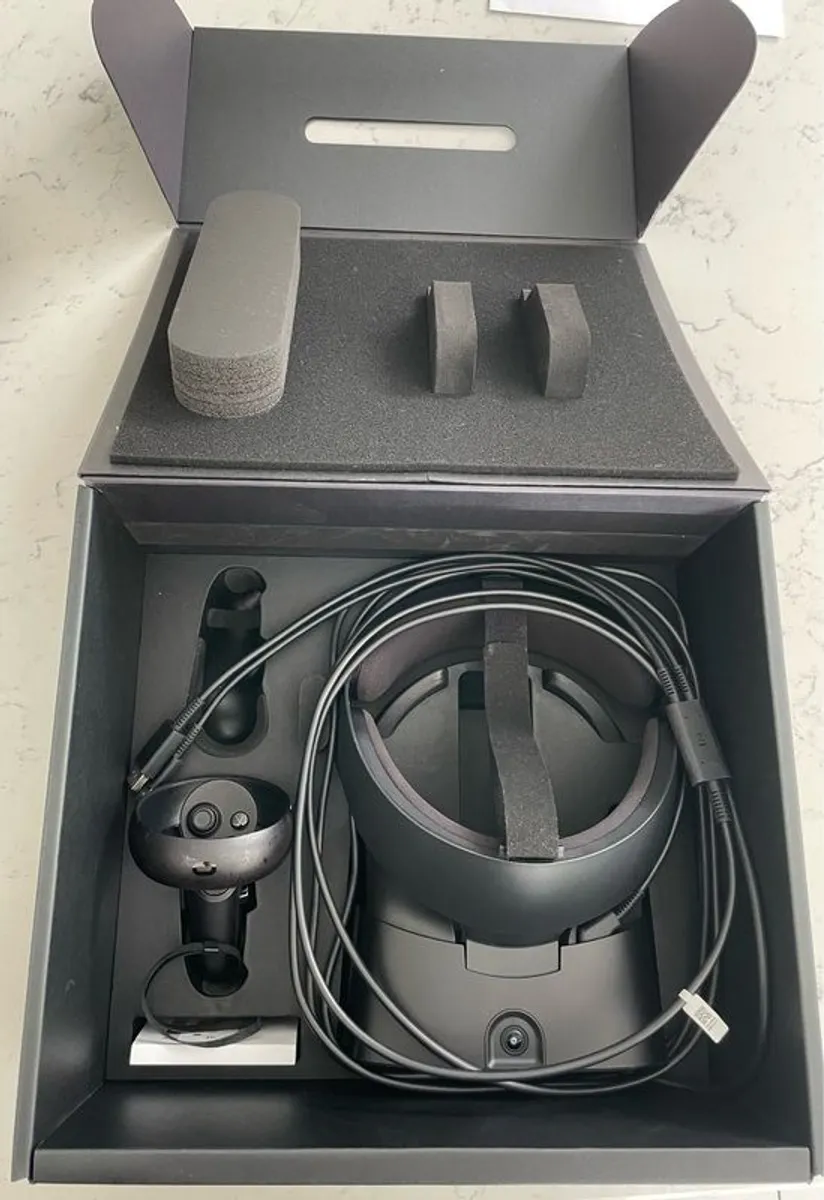 Oculus rift S + Left Controller - Image 3