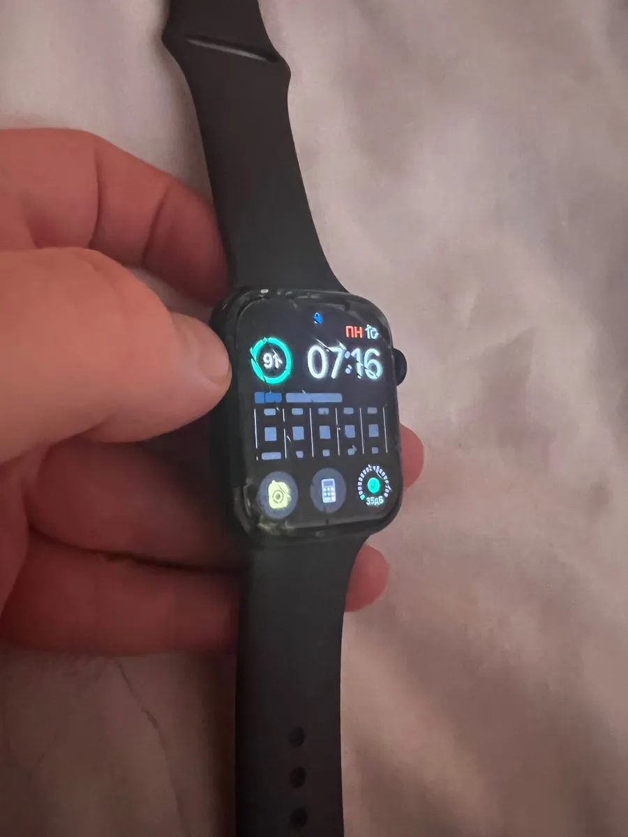 Apple Watch 44 - Image 1