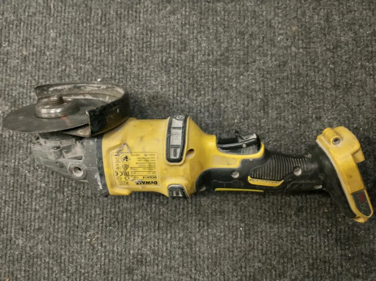 DeWalt angle grinder DCG414 - Image 3