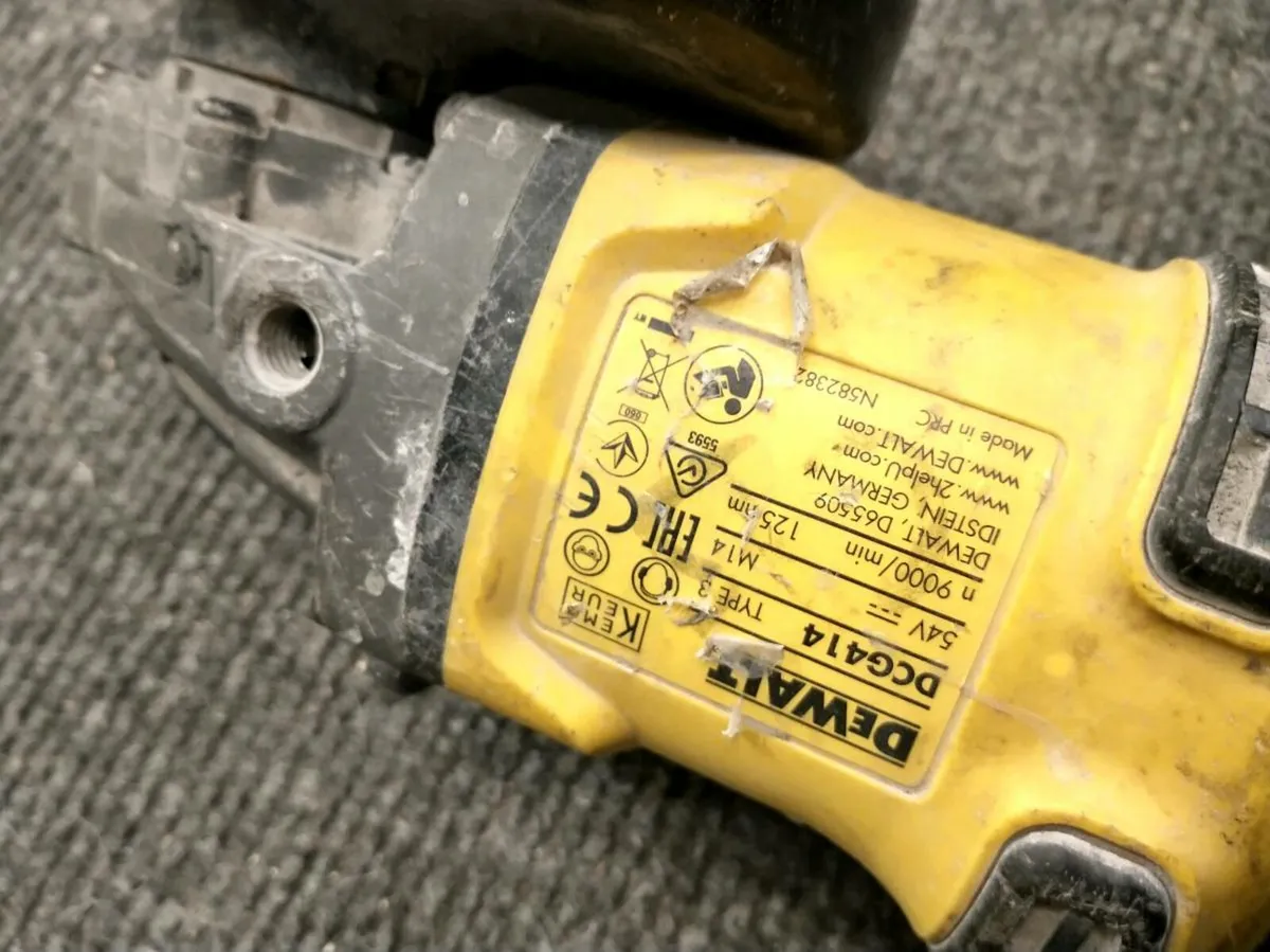 DeWalt angle grinder DCG414 - Image 4