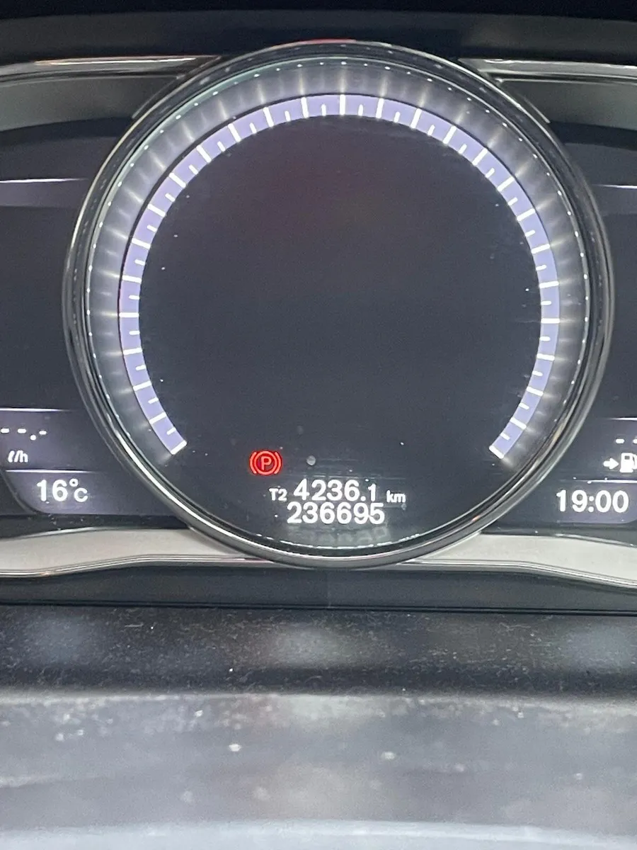 Volvo XC60 2015 - Image 2