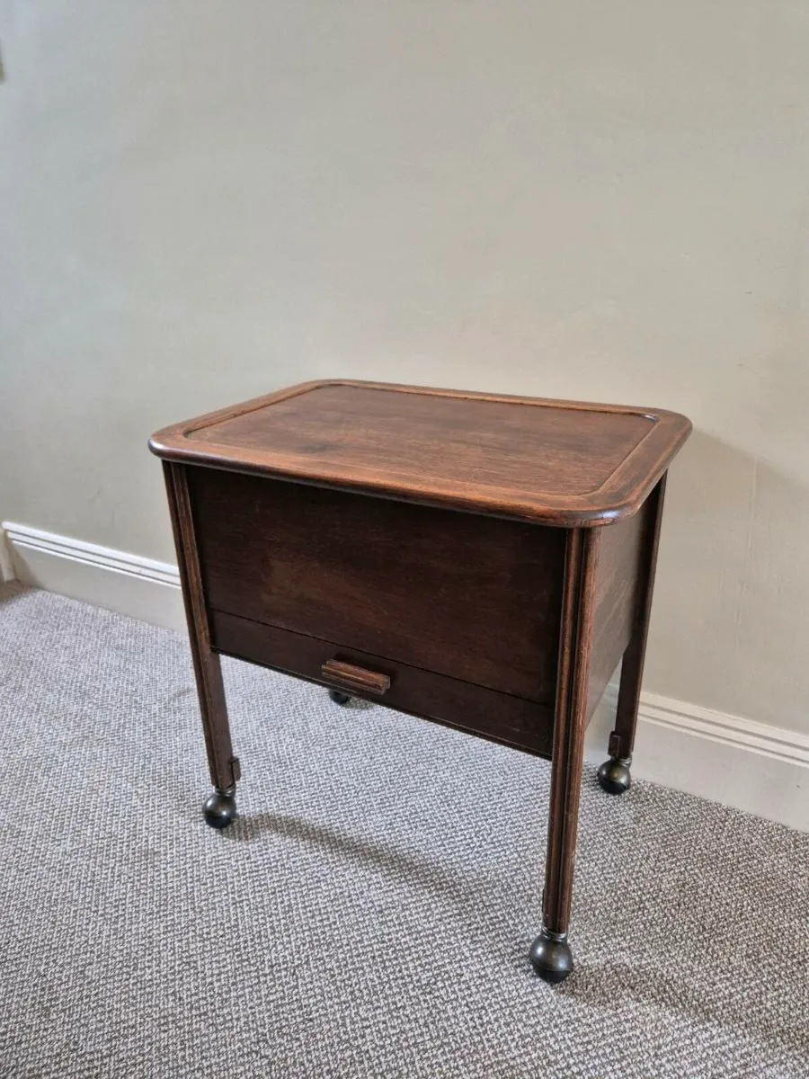Seing cabinet - Image 1