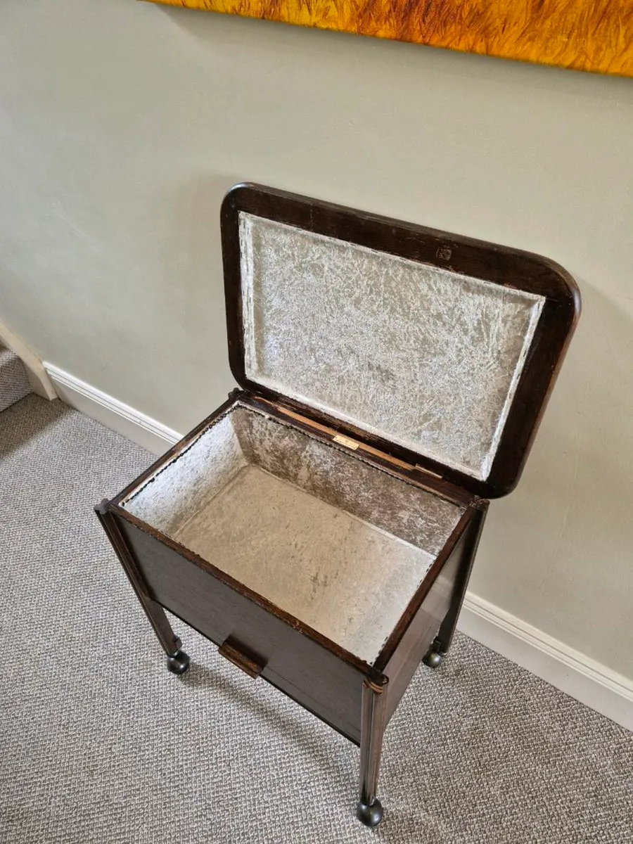Seing cabinet - Image 2