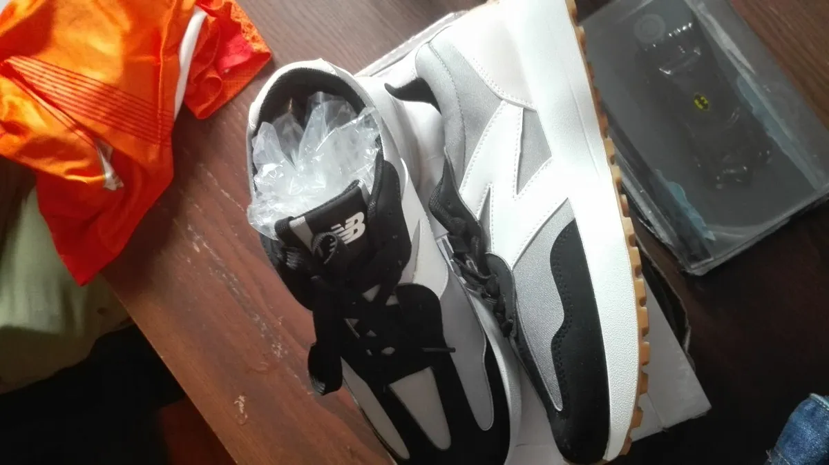 sneakers - Image 2