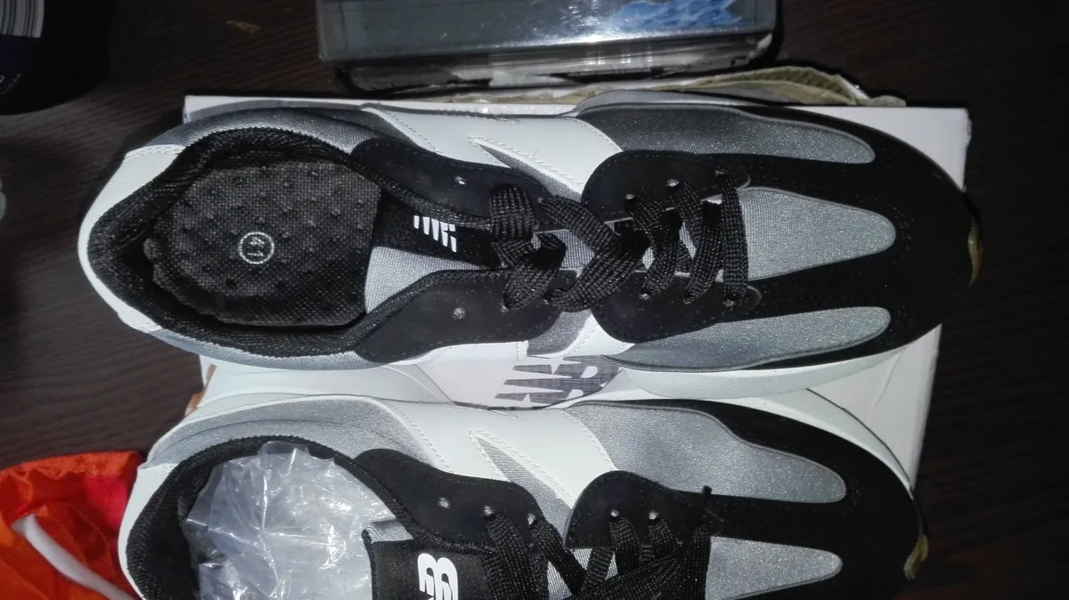 sneakers - Image 3