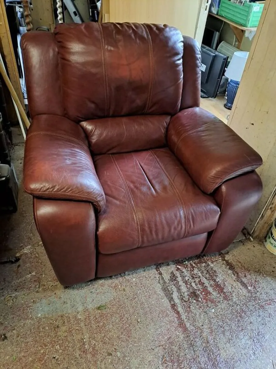 LEATHER reclining chair - Image 2