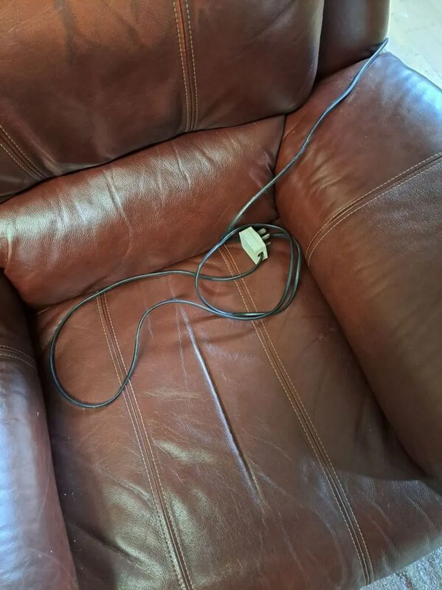 LEATHER reclining chair - Image 3