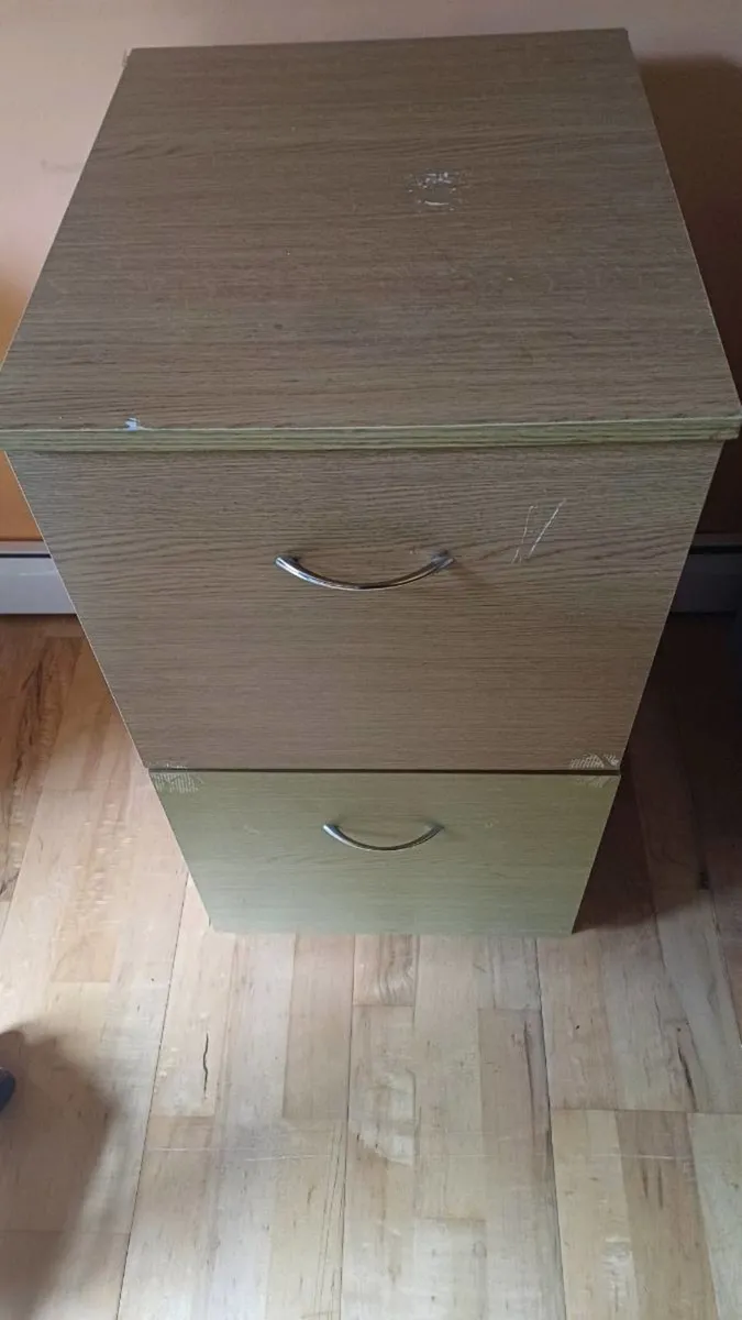 Filing cabinet - free delivery - Image 1
