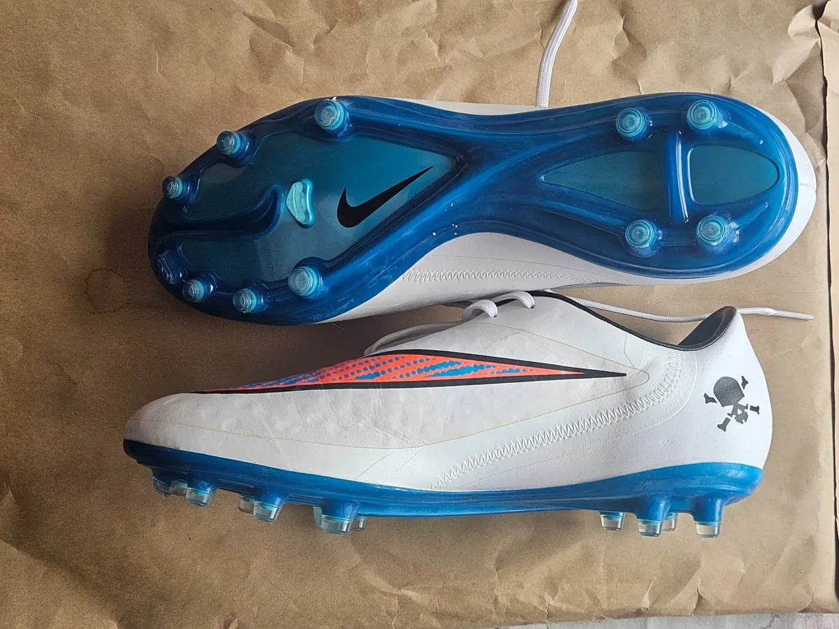 2 Pairs  of  Extremely Rare Nike football boots - Image 3