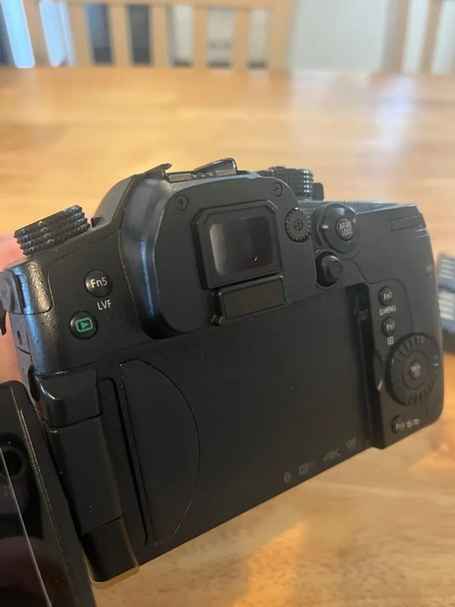 Gh5 Camera + 12- 60mm 2.8 - 4.0 lens + coupler - Image 4