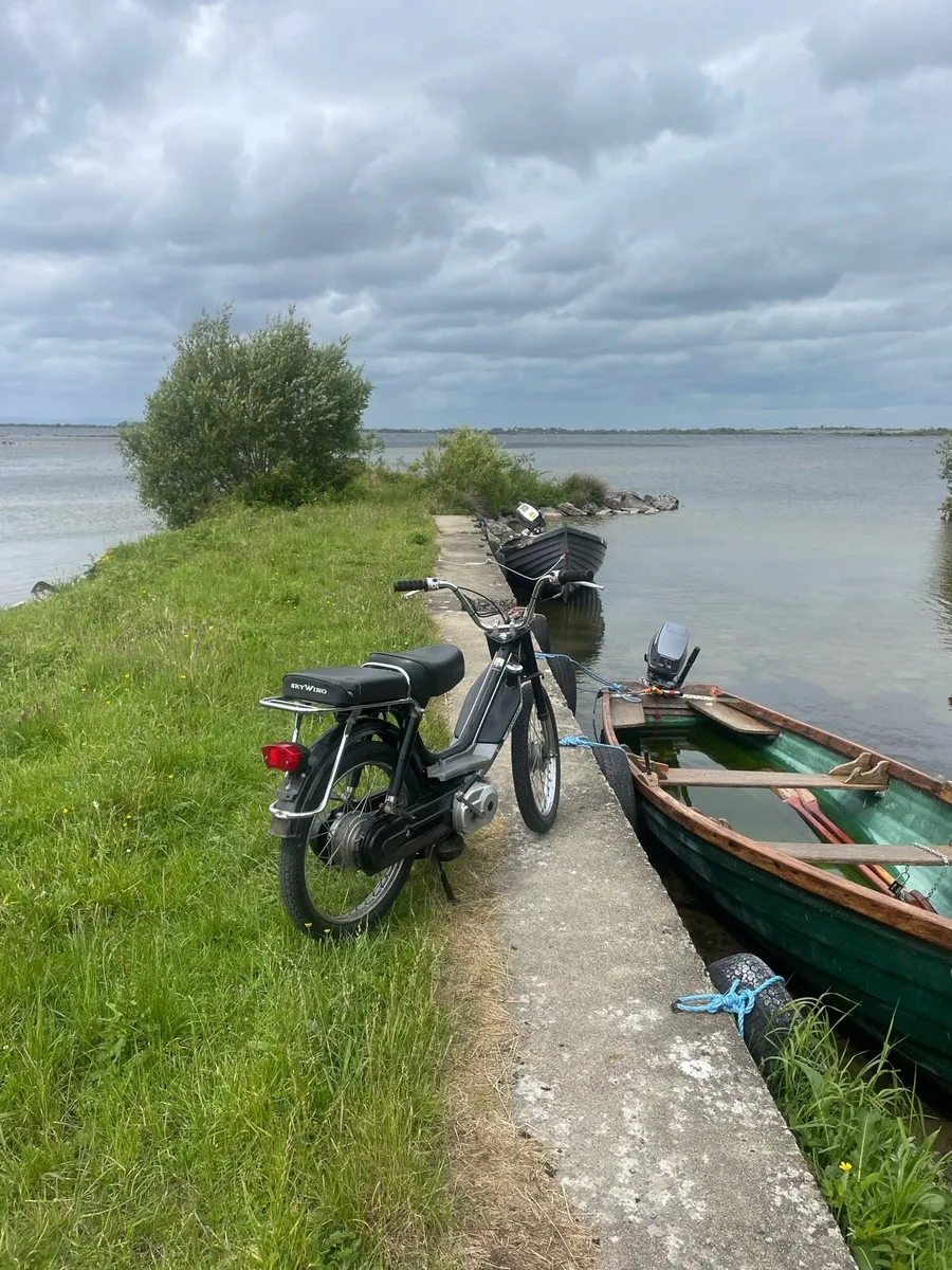 Skywing vintage moped - Image 1