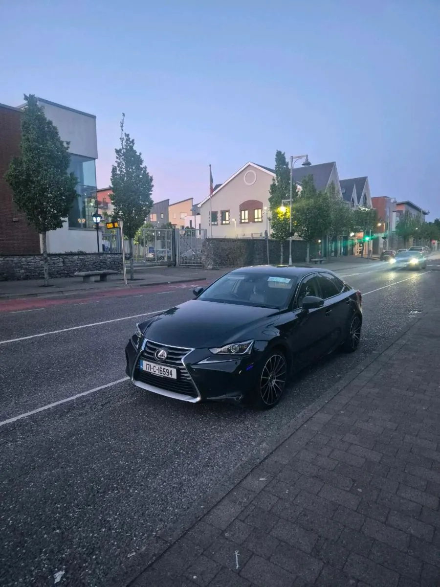 Lexus is300h - Image 1