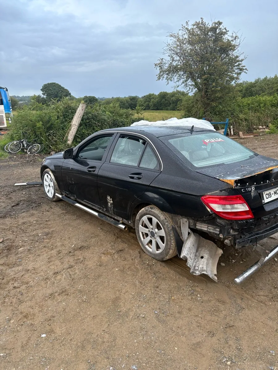 09 Mercedes W204 C Class *Parts* or *Full* - Image 3