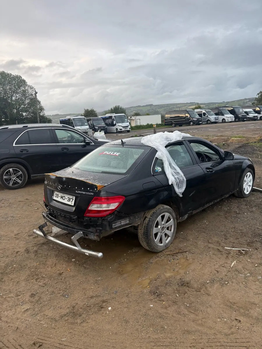 09 Mercedes W204 C Class *Parts* or *Full* - Image 2