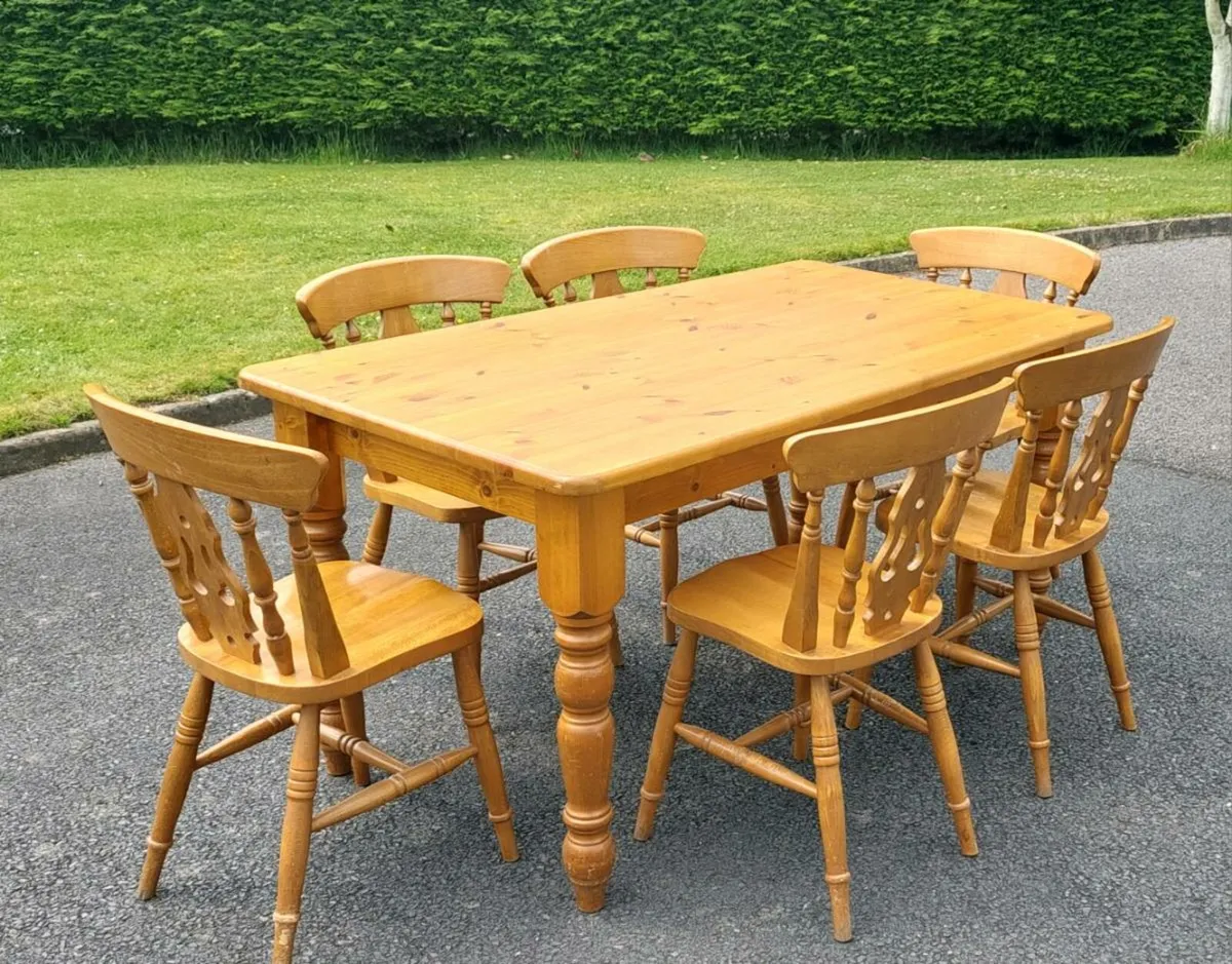 Dinging table and six chairs