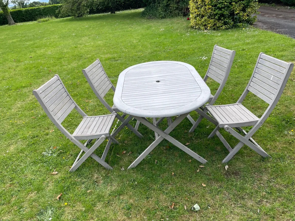 Foldable garden table and 4 chairs set €100 - Image 2