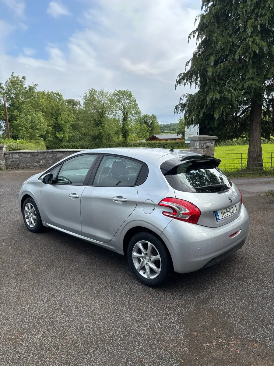 2014 Peugeot 208 Automatic 1.4 Diesel - Image 3