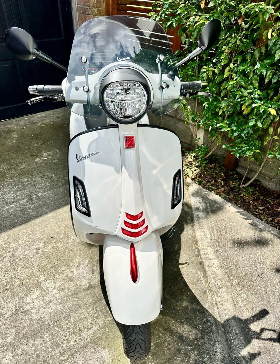 Vespa GTS 300 Super - Image 3