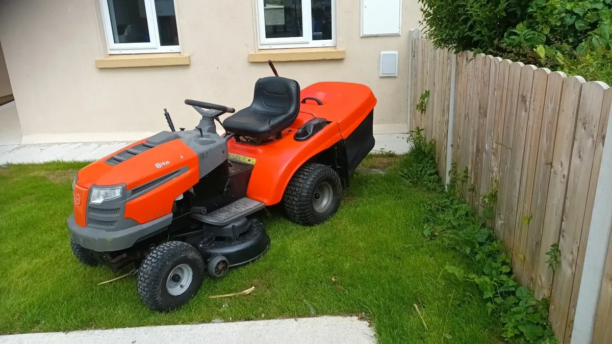 HUSQVARNA RIDE ON LAWNMOWER - Image 2