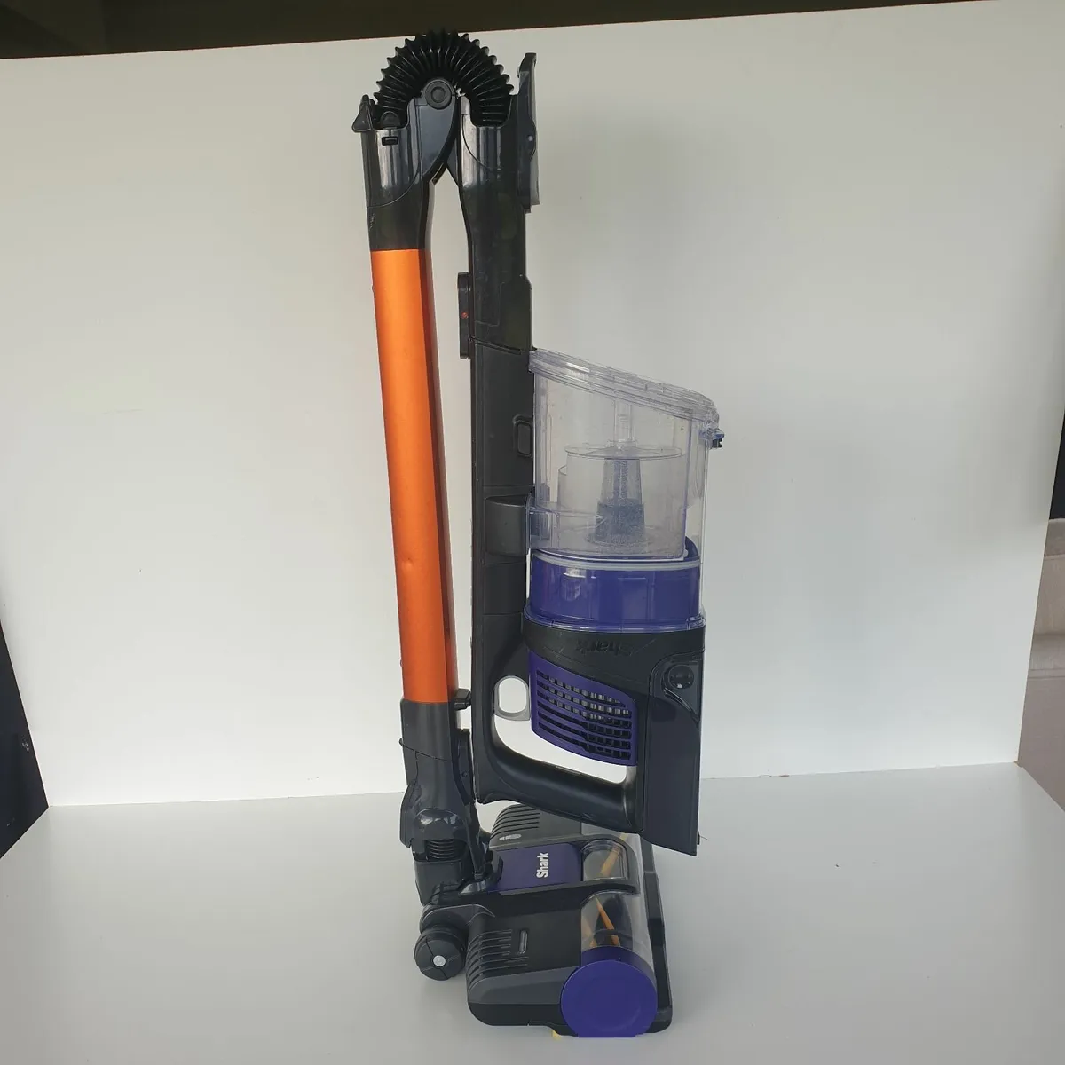 Shark cordless vacuum working video - Image 1