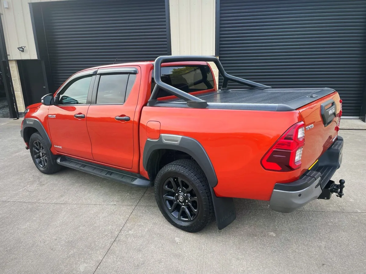 212 2021 TOYOTA HILUX 2.8 INVINCIBLE X AUTO - Image 3