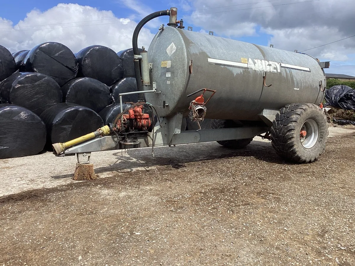 Abbey 2000 Gal Galvanised Slurry tank - Image 1
