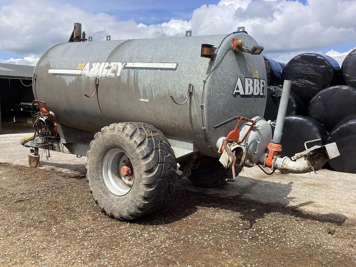 Abbey 2000 Gal Galvanised Slurry tank - Image 2